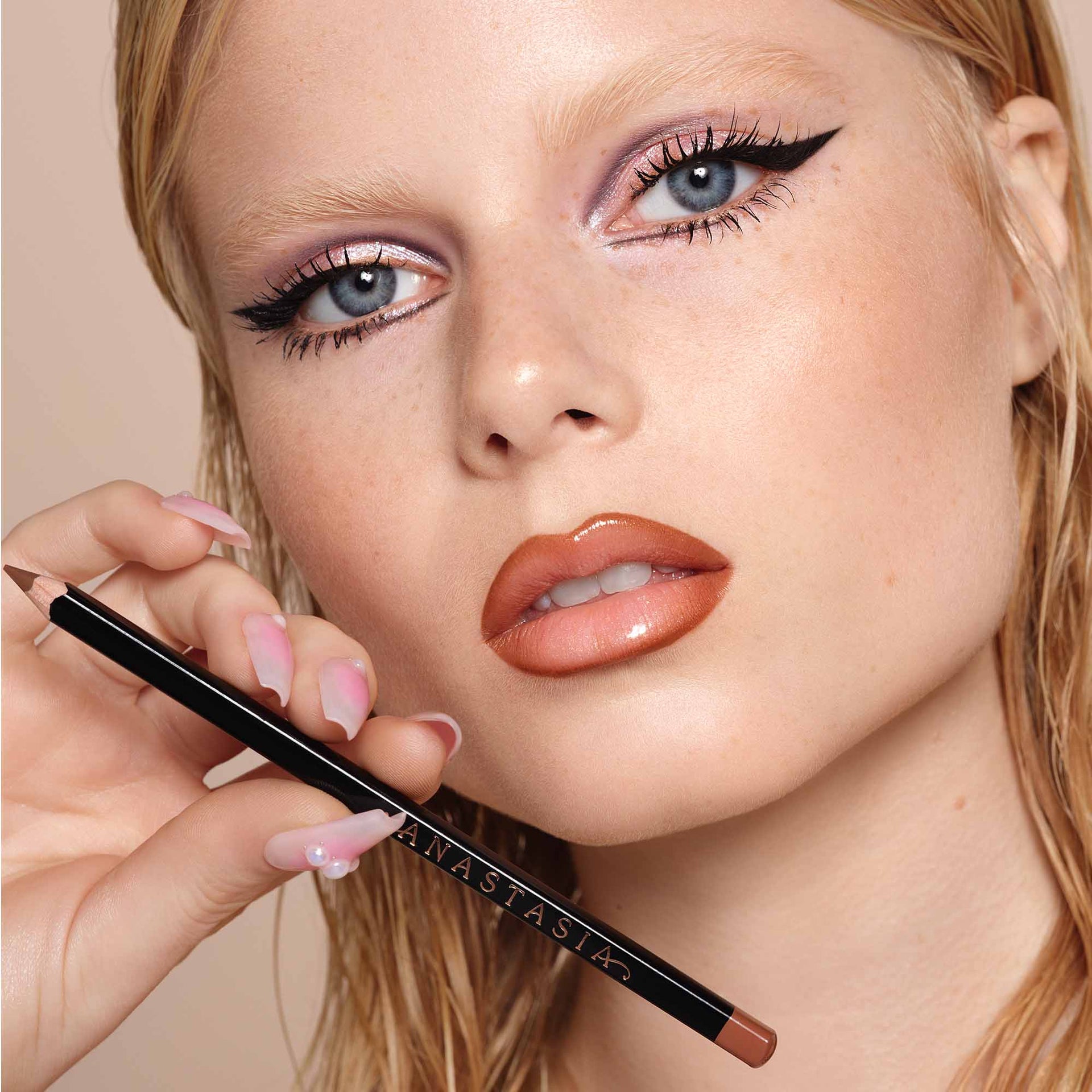 Stylized Lip Liner